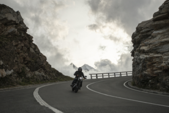 Felipe Schroeder dos Anjos revela como a aerodinâmica é essencial para o desempenho das motos mais velozes do planeta.