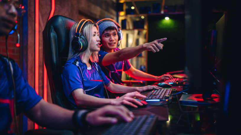 Sérgio Bento De Araújo revela como os e-sports desenvolvem raciocínio, trabalho em equipe e inteligência emocional muito além da competição.