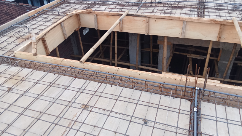 Valderci Malagosini Machado destaca por que o cobrimento correto em lajes treliçadas é essencial e como conferir esse requisito durante a execução.