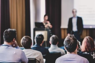 Bilionário Peter Thiel promove palestras sobre Anticristo em Roma e gera debate sobre fé e tecnologia