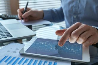 Fraude bilionária no INSS expõe fragilidades do sistema e levanta debate sobre influência política em esquemas financeiros