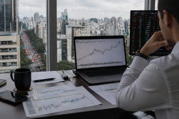 Bilionários no Brasil: por que o número ainda é pequeno em comparação aos EUA e o que isso revela sobre a economia